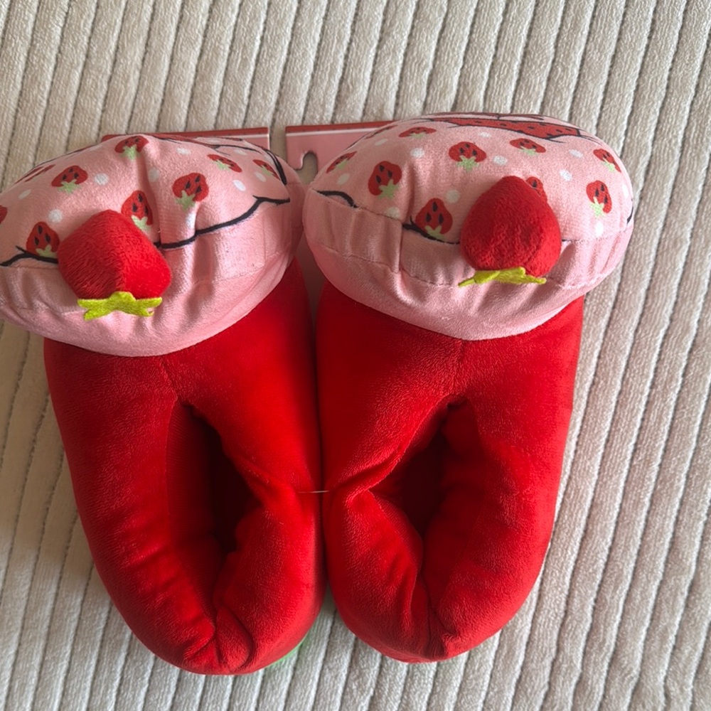 Strawberry Shortcake Red Slippers - Picture 4 of 5